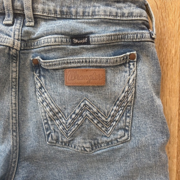 Wrangler Blue Flare Jeans - Picture 7 of 15